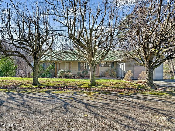 4th image of 1016 Hickory Hill Dr