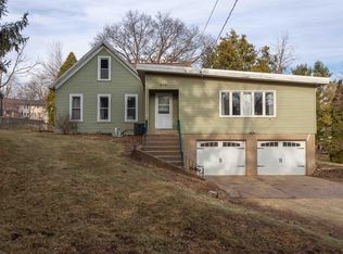 2831 W 32nd St, Dubuque, IA 52001