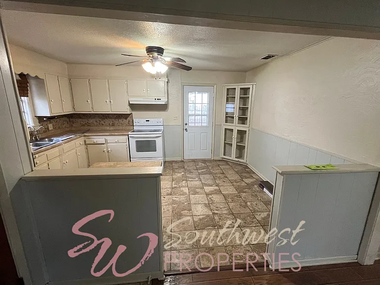 726 N Barton St — Photo 4