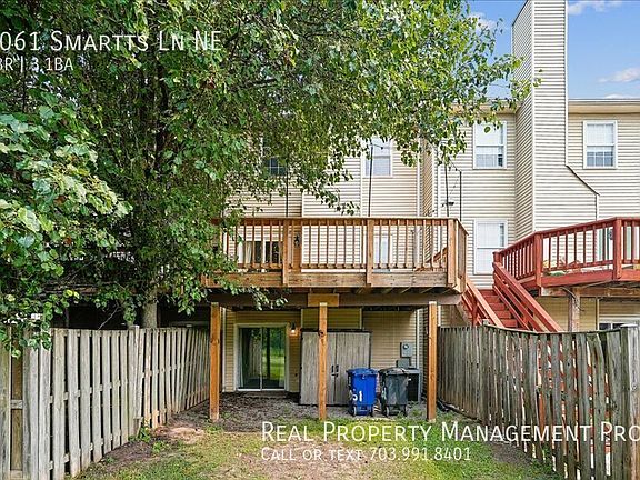 2nd image of 1061 Smartts Ln NE