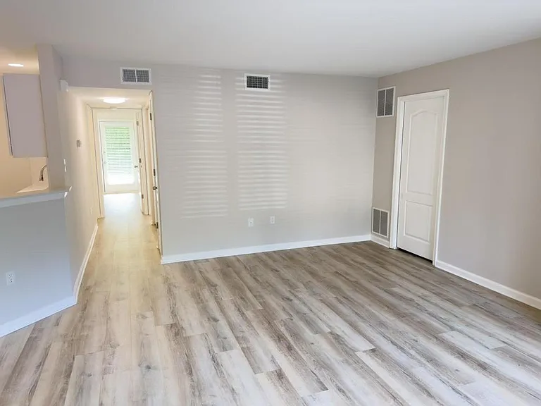 185 Lindfield Cir — Photo 4