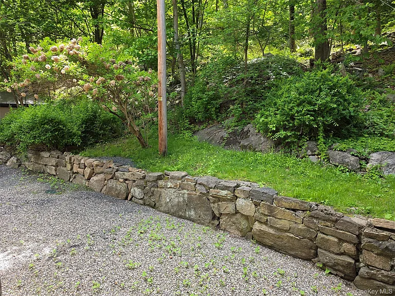 7 Stone Ridge Rd — Photo 32