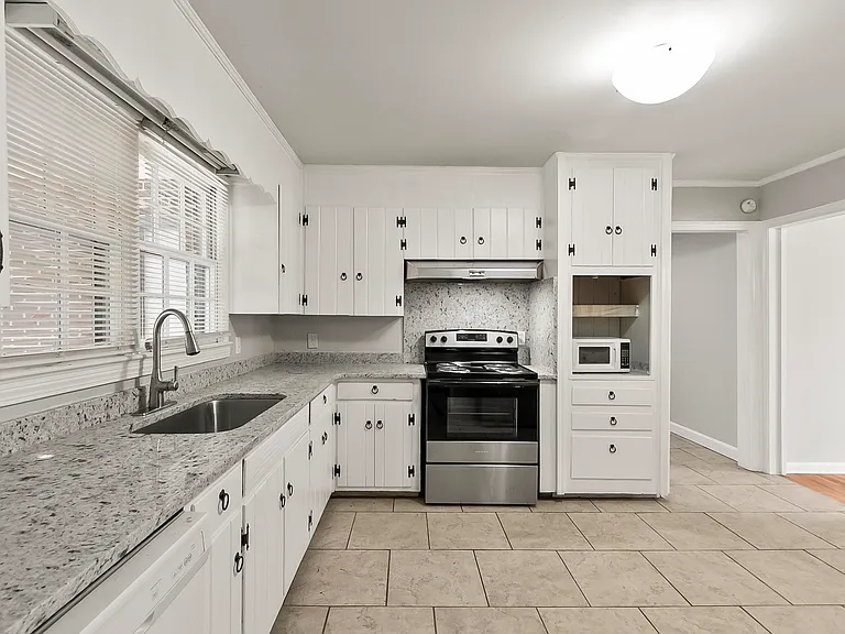 243 Cedar Crst — Photo 8