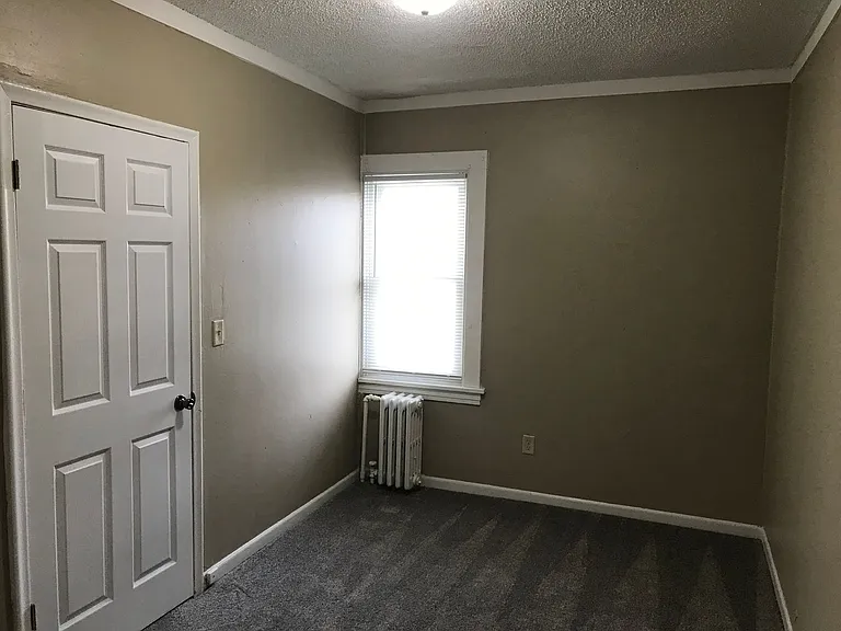 1332 Minnehaha Ave W — Photo 3