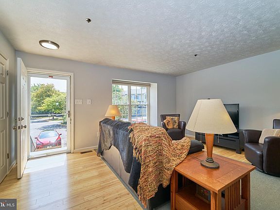 4th image of 28 Cottonwood Ct