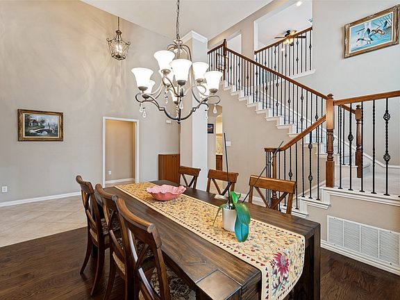 4th image of 2848 Forest Manor Dr