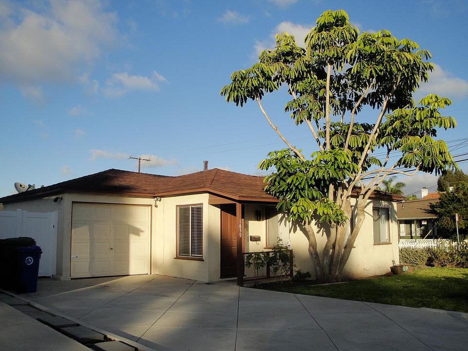 Front View with 1 car garage and 2 parking spaces.
