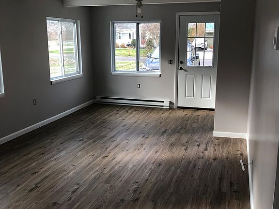 5th image of 210 Coleman Ave
