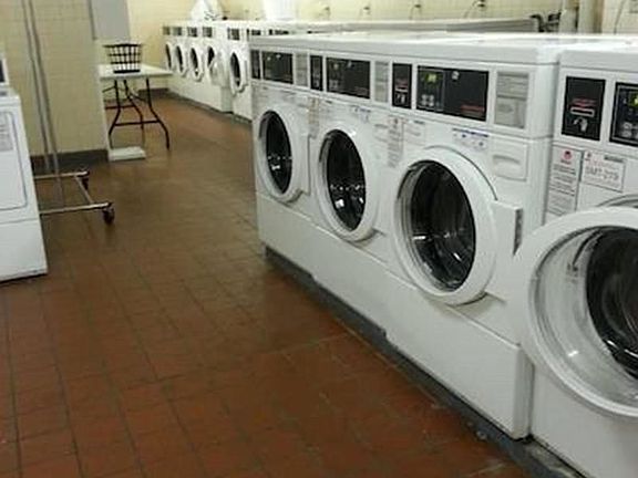 5th image of 150 W 51st St APT 1822