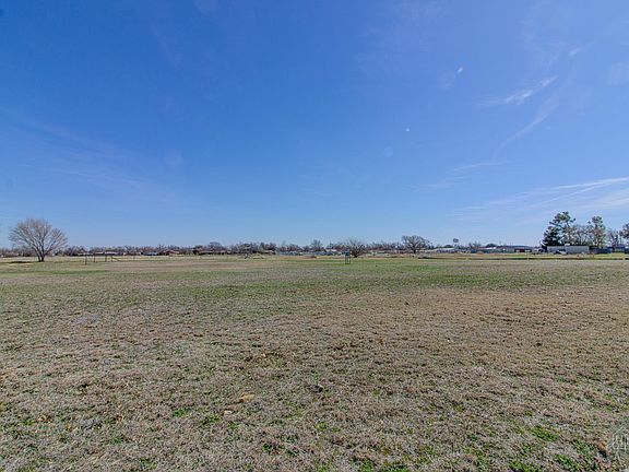 3rd image of 1719 Stadium Dr