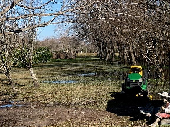 3rd image of 15202 Old Richmond Rd