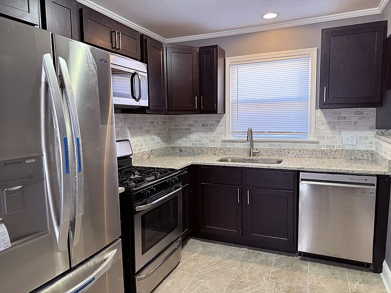 11547 S Ashland Ave — Photo 2