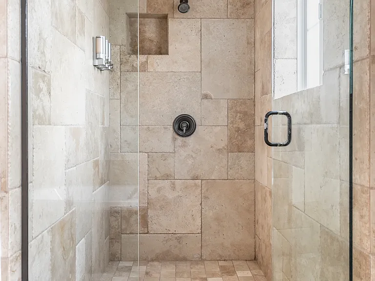 215 Alexander Ct — Photo 45