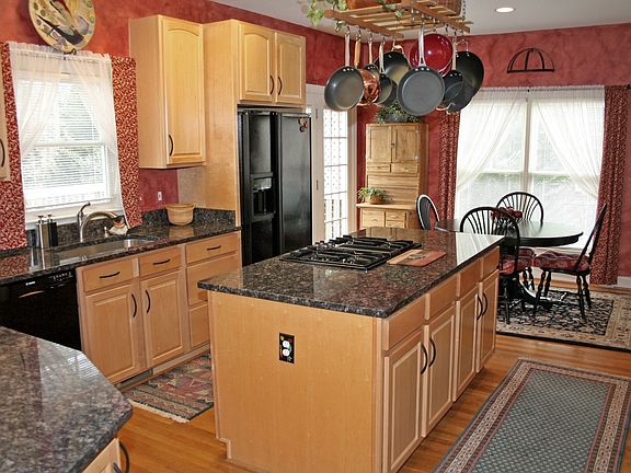 4th image of 8011 Amsterdam Ct