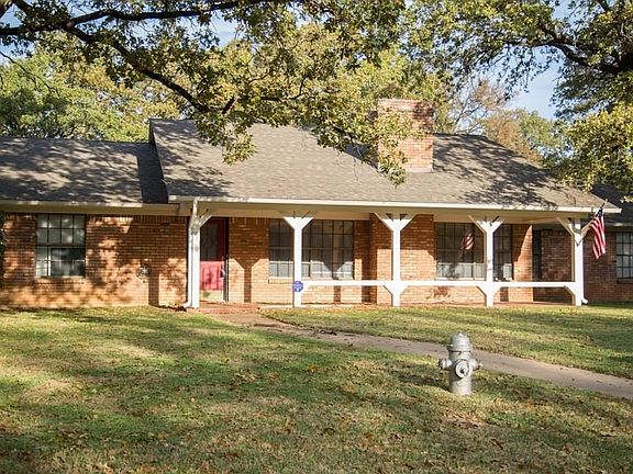 Front and Side yard has new sod.