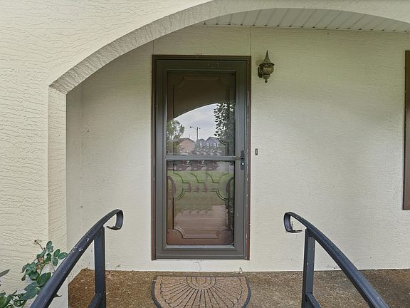 2nd image of 1325 Sequoia Ln