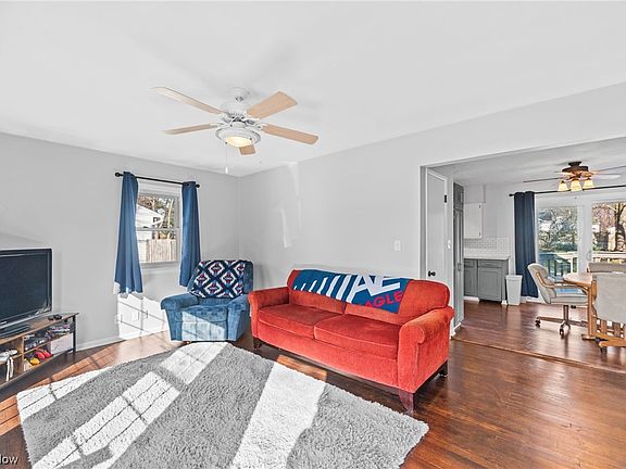 5th image of 4055 Burton Dr