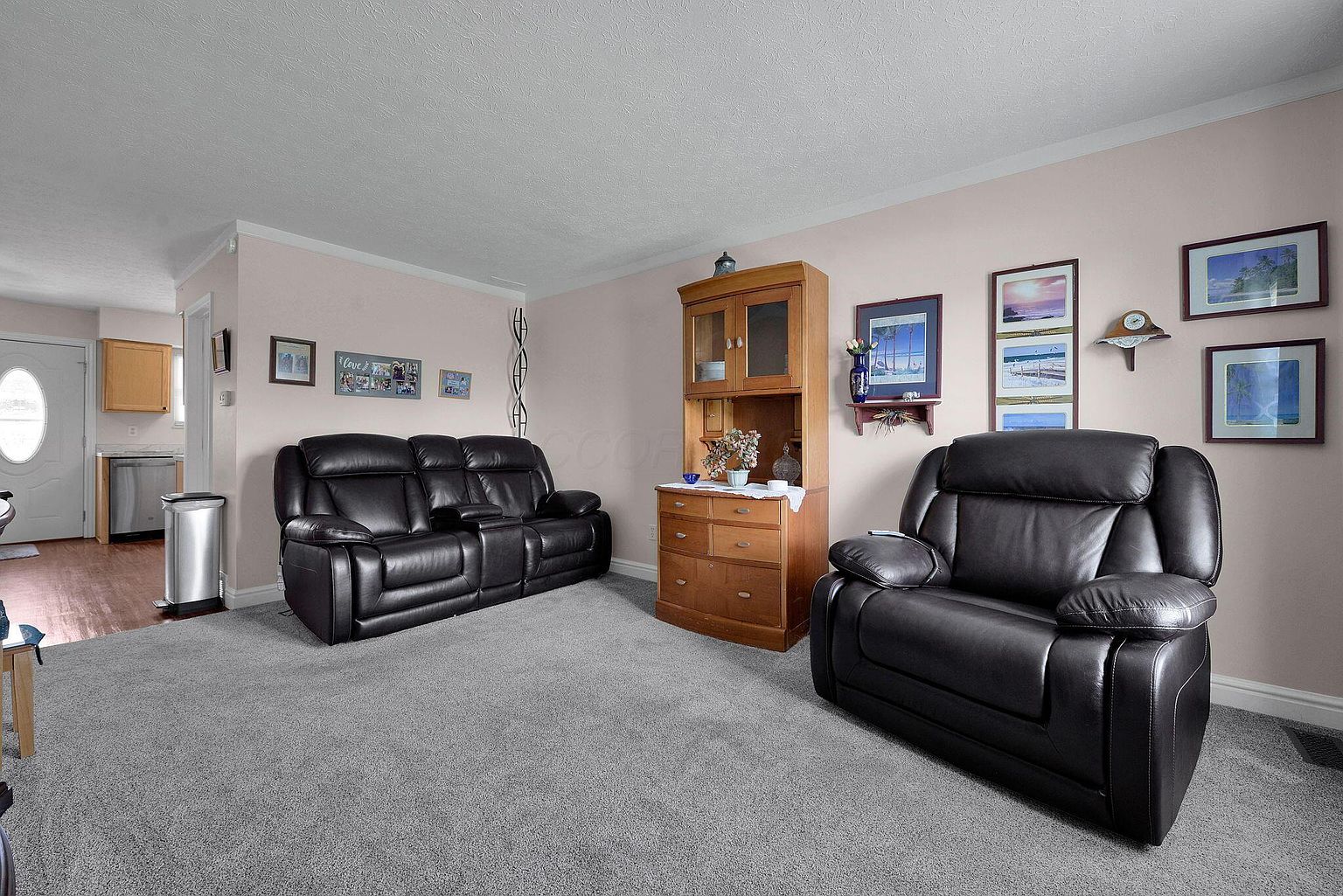 Listing photo 4 for 3820 Queen Anne Pl #B4