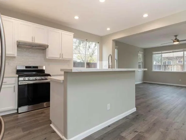 568 Engle Ct — Photo 5