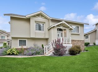 887 Ivy Ln, Eagan, MN 55123