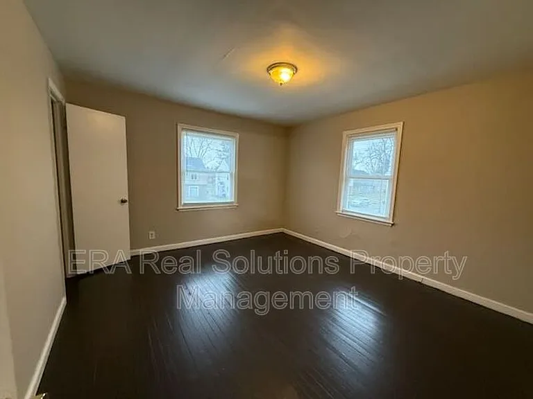 68 N Waverly St — Photo 5