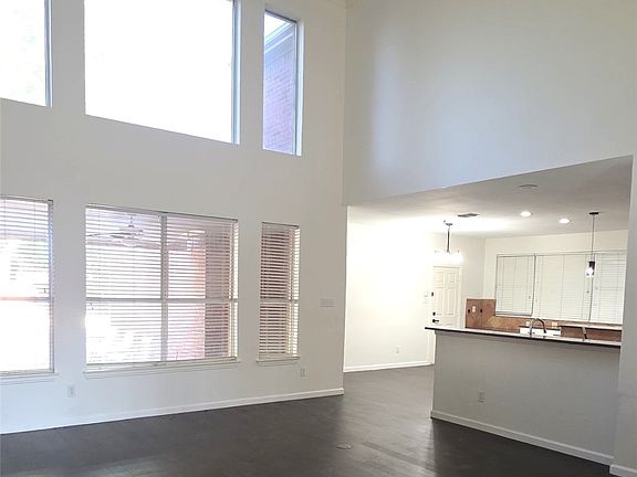 4th image of 134 Castlebury Ct