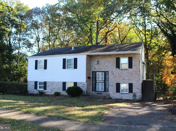 8269 Camion Rd, Pasadena, MD 21122