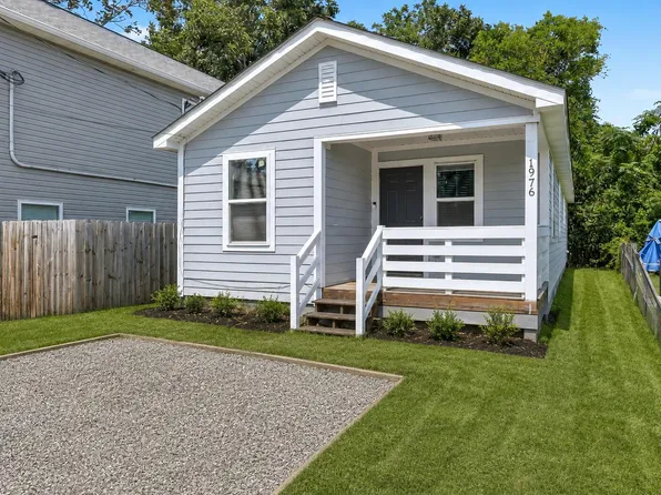 1976 Hugo Ave, North Charleston, SC 29405