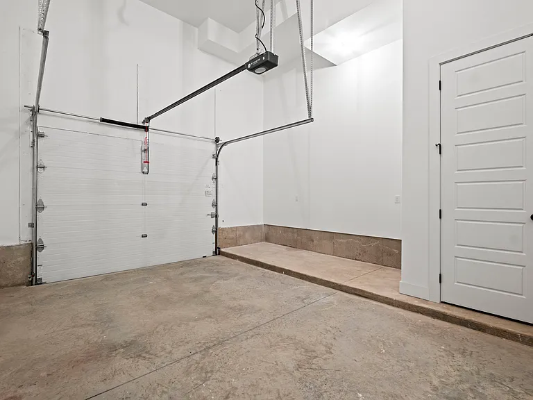 447 SW Longview Blvd — Photo 11