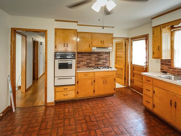 3rd image of 3116 Daviess St