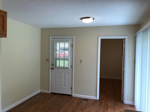 4th image of 304 Rosemary Ln