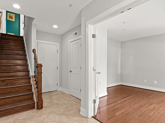 3rd image of 3001 District Ave