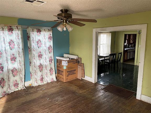 3rd image of 637 SE 33rd St