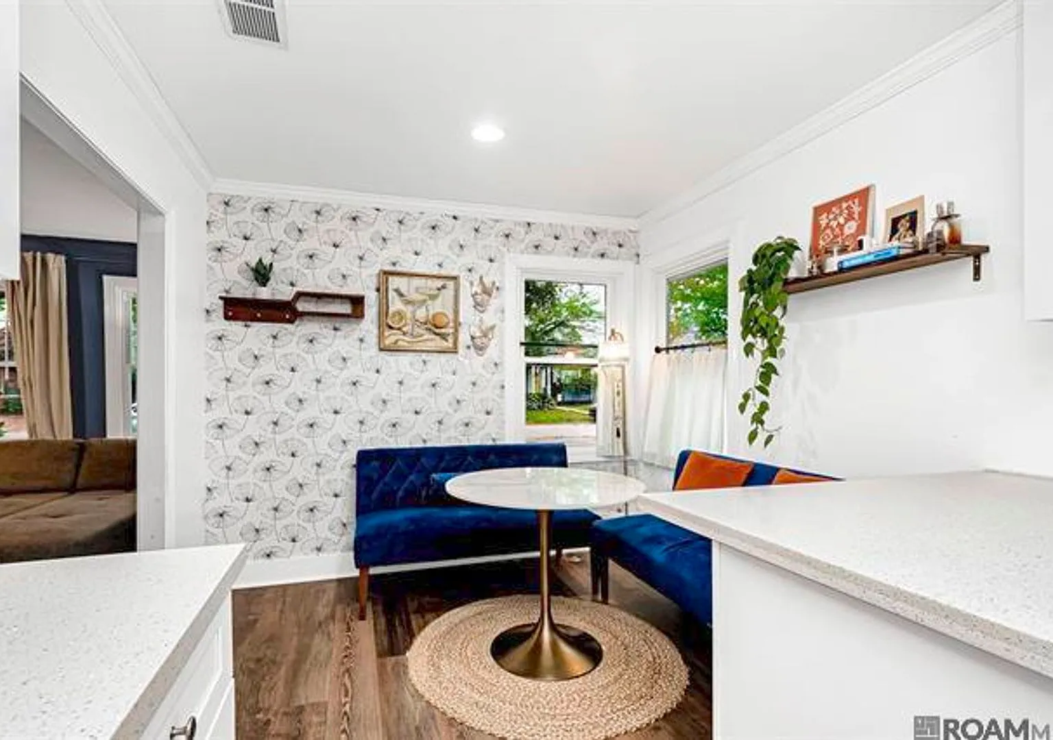 3 bedroom house in Mid City — Photo 2
