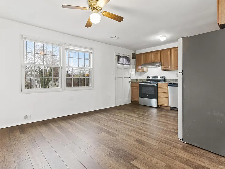 1615 Wycliffe Ave — Photo 4