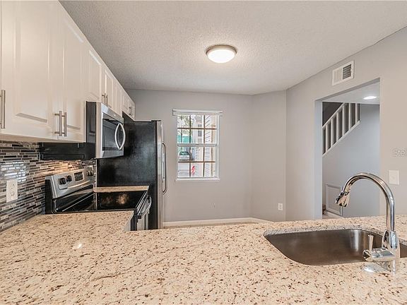 4th image of 6921 Lake Place Ct