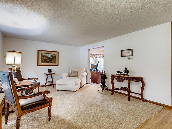 4th image of 445 Blue Jay Ct