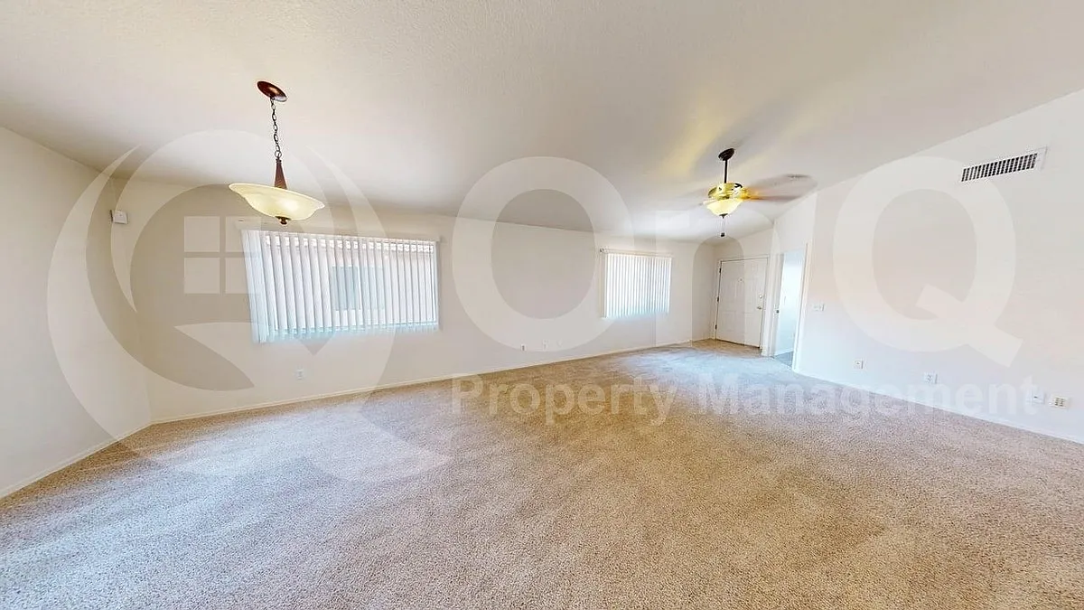 4 bed, 2.0 bath, 1605 sqft, $1,949 — Photo 4