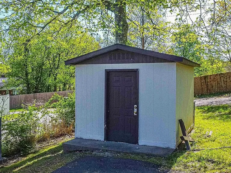 830 Sanders Ave — Photo 7