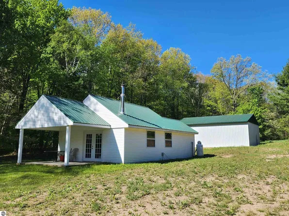 8378 E Schmied Rd, Vestaburg, MI 48891