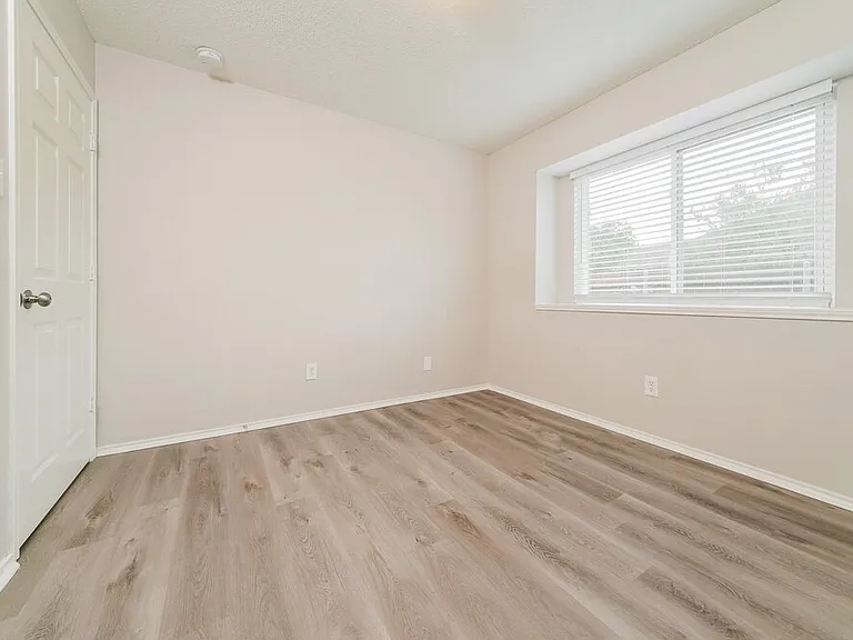 1705 Green Terrace Dr — Photo 15