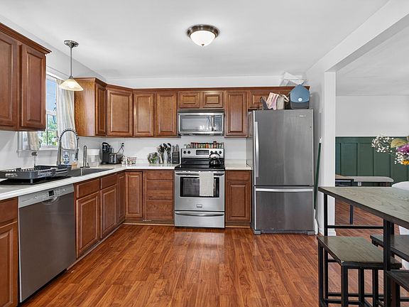 5th image of 1305 Harding St