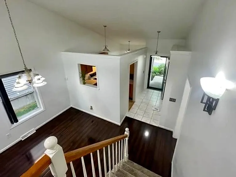 98 Harvard Rd — Photo 9