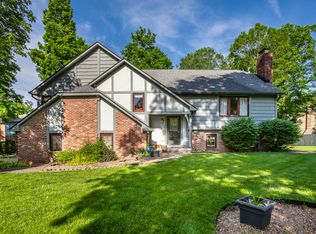 4014 S Creekside Dr, New Palestine, IN 46163