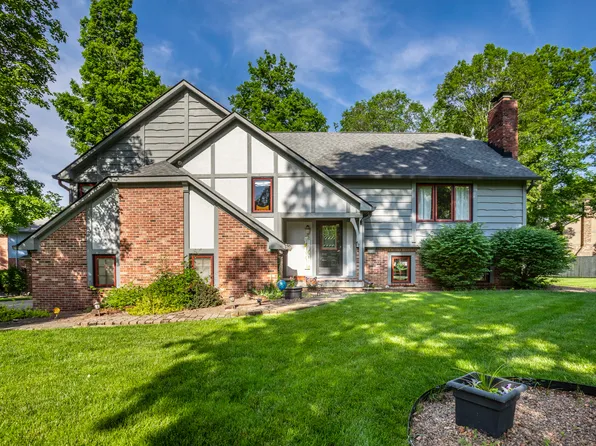 4014 S Creekside Dr, New Palestine, IN 46163