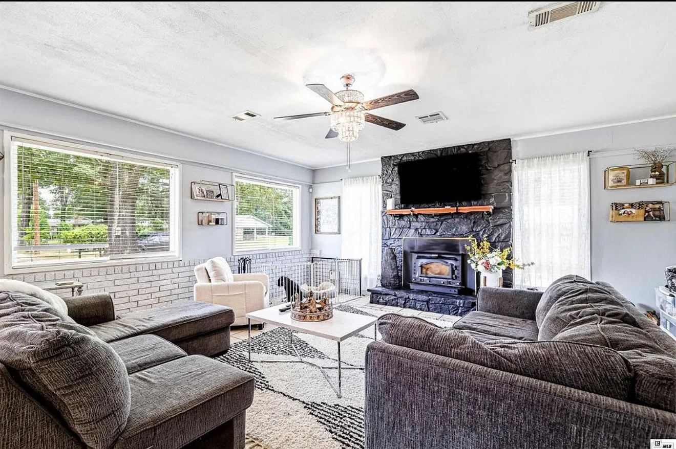 3 bed, 1995 sqft, $2,800 — Photo 3