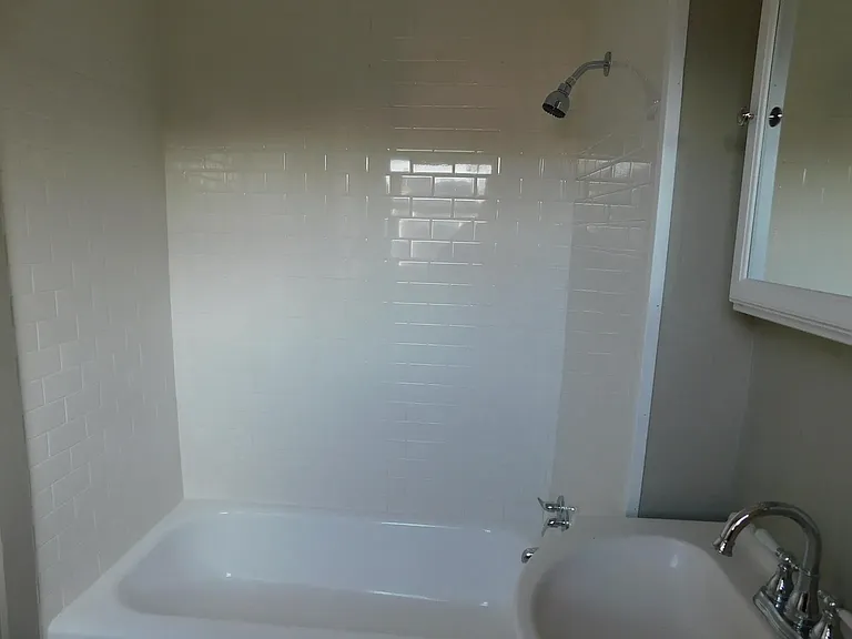 1724 W 19th St #2 — Photo 7
