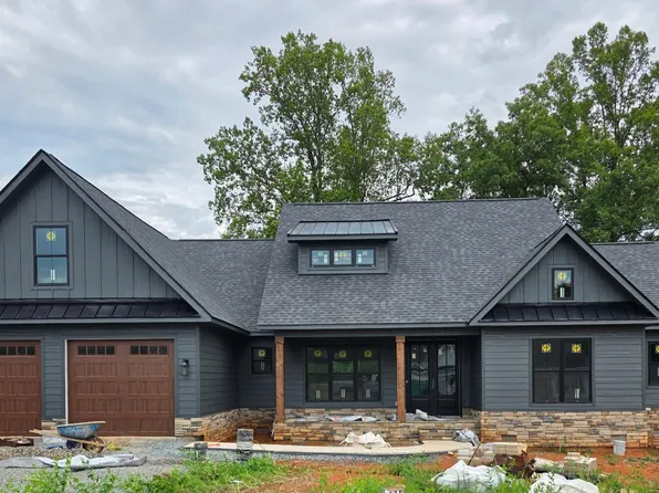 18 Farm Dr, Moneta, VA 24121