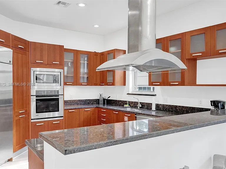 1207 SW 21st St — Photo 7
