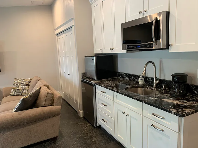 3403 Saxon Dr — Photo 19